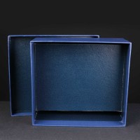 Award Box Landscape Platform 8x7.25x3.5 inches, Single, White Sleeve